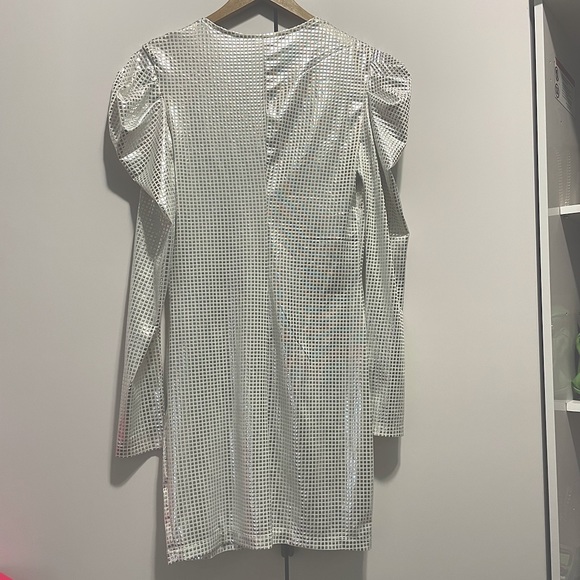 Silver & White Dress 🔥 - Picture 3 of 3